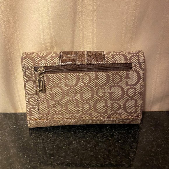 Guess Wallet - Picture 2 of 5